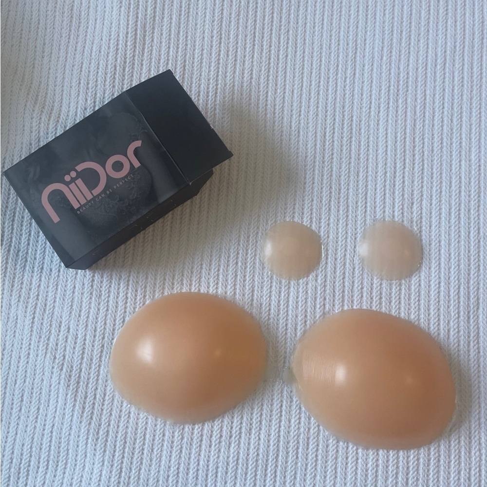 Niidor silicone strapless adhesive bra size E brand new never worn